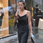 黑色吊带真丝,时尚与优雅的完美融合
